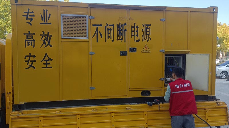 裕民柴油发电机组和UPS电源配合使用时，如何避免切换过程中的电力中断？
